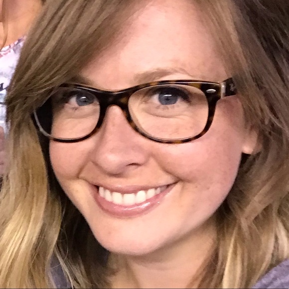 Meet your Posher, Caroline - Picture 1 of 1